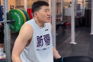 卧推110Kg！李炎哲晒训练视频：蓄力重启 迎接更好的自己