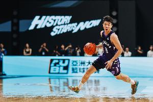 媒体人：石奎在这群大学生里确实鹤立鸡群 他在关键时刻挺身而出