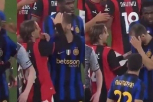 罗体：恰20因接受植发手术而剪短头发，德比后向魔笛展示植发效果