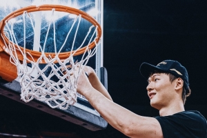 王哲林：该拿的荣誉都拿了 职业生涯圆满了 希望上海拿更多总冠军