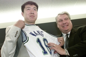 1999年选中王治郅！老尼尔森可谓大郅登陆NBA的伯乐与恩师