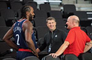 媒体人：NBA应剥夺快船首轮签&限制薪资灵活性&废除伦纳德合同