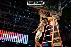 这里才是你的主战场！麦克朗在Dunkman飞跃汽车背扣&720°扣篮