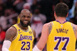 名嘴：詹姆斯前八年从未被五位不同的人和NBA放弃 东契奇则相反