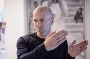 埃弗拉：齐达内拥有独特的个人魅力，他不需要靠执教来证明自己