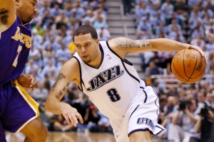 德隆·威廉姆斯：NBA速度变快了 若年轻十岁能场均送十几次助攻