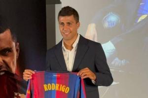 如何评价？巴萨今夏已签罗德里、戈登、阿德耶米，5000万出售费兰