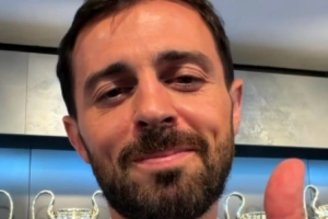 皇马晒B席问候视频：很高兴来到皇马，希望尽快在伯纳乌见到各位