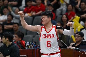 我不是高铁！陈昱休首节三分6中3高效得11分2助 正负值+6