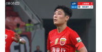 武磊双响！杨希禁区被放倒造点，武磊主罚命中，海港2-1反超海牛