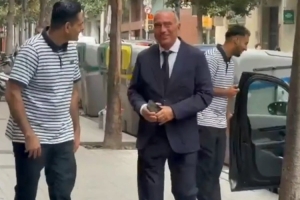 每体：巴萨副主席尤斯特与利瓦科维奇以及董事会共进午餐