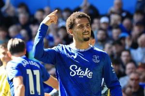 记者：曼城与埃弗顿就恩迪亚耶谈判进展顺利，球员渴望加盟曼城