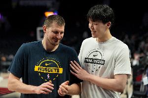 FIBA：杨瀚森从容应对“中国约基奇”标签 渴望书写自己的故事