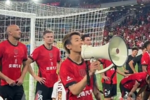 韦世豪喊话：球员+球迷才能发挥全部力量，下轮把冠军带回成都