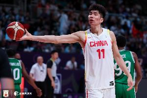 马不停蹄！媒体人：余嘉豪来到诸暨和男篮回合 准备亚运会
