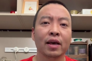 解说：杨瀚森奠定了自己在男篮核心位置 他就是隧道尽头的那束光