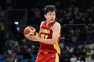媒体人：杨瀚森就是新一代中国男篮的核心 无法再质疑他了