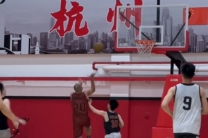 西热力江晒集锦：中国队和黎巴嫩比赛结束手都痒了 我该复出了？