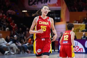 这很难赢！中国女篮半场三分球8投2中&命中率25% 捷克18中8