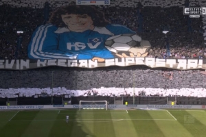 纪事报：汉堡球迷打出巨幅TIFO，致敬凯文·基冈
