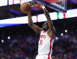 媒体人：卡佩拉是低配版亚当斯 火箭更需要空间型五号位