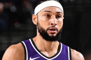 名记：我不认为本西还能打控球后卫 他已经失去了速度和运动能力