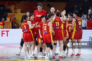 解说：中国女篮与法国女篮的差距就在这里 这是一个能接受的局面
