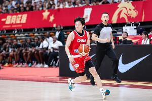 拼尽全力！杨舒予15中7贡献19分5助 三分5中3
