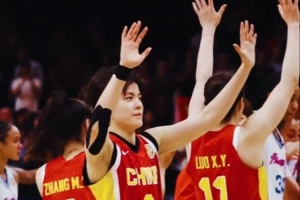 中国篮球之队发视频庆祝女篮晋级世界杯八强：团结一心 拼到底！
