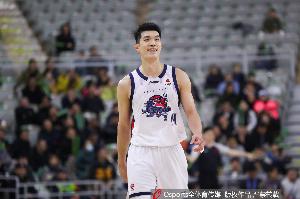 媒体人：山东男篮撤掉了高诗岩队长身份 新任球队队长是郭凯