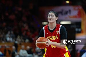 媒体人谈双塔：非得过这个瘾 进攻只能靠投篮 防守人家随便逛