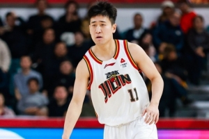 姜伟泽：李昂指导无条件地相信球员 大家都想打出一个好成绩
