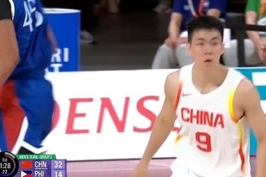 万箭齐发！庞峥麟外线开炮三分轰进 帮助球队继续扩大领先