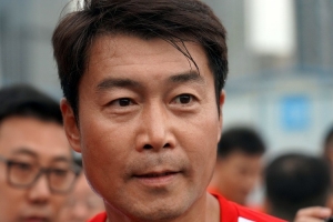 是否合规？申思祁宏已将俱乐部股份转让，新股东与两人父亲同名