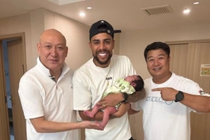 玄学！河南队外援古斯塔沃三次添丁、三场进球，续写足坛佳话