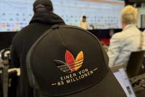 克洛普：我想把这面德国国旗赢回来，不想让人觉得挥舞它时有毛病
