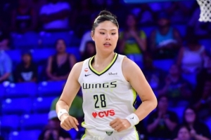 飞翼97比77战胜火花 李月汝5投2中得到4分6篮板1盖帽