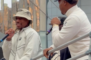 德罗赞：我的铁哥们洛瑞 他绝对是猛龙队史最伟大的球员！