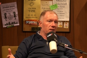 斯科尔斯：没想到亨德森还在英超首发，他这把年纪分分钟原形毕露