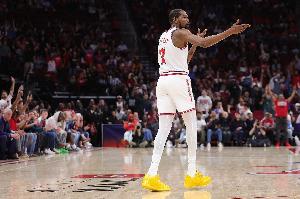KD：季后赛会让年轻球员变得更好 有些人12、13年都没打过季后赛