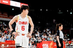 媒体人：杨舒予还是明显受到崴脚影响 决胜时刻也无法承担关键球