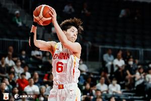 明显受伤病影响！杨舒予不敢发力 首节2中1拿3分