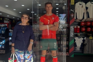 C罗母亲赛前社媒晒照：加油葡萄牙❤️⚽️