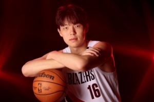 开拓者官博晒出杨瀚森定妆照：第二个NBA赛季即将开启