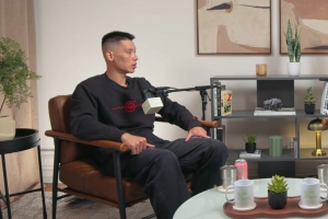 林书豪：林疯狂前在哥哥家睡了六周 菲尔兹的沙发小到双脚没处放