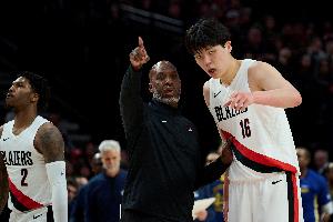 卡马拉：外界低估了上赛季教练变故的影响 我们始终相互支持