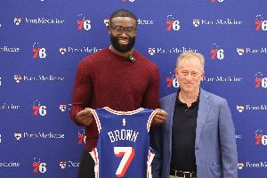 安芬尼·西蒙斯：杰伦·布朗无疑是NBA排名前二的攻防一体球星