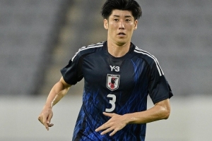 中卫遭遇伤病潮，官方：日本队补充征召30岁广岛三箭后卫荒木隼人