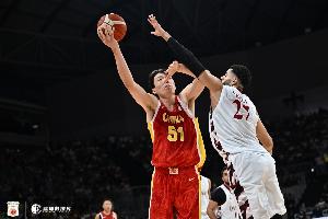 开拓者主帅：随着杨瀚森适应NBA的节奏 比赛对他来说会变得更慢
