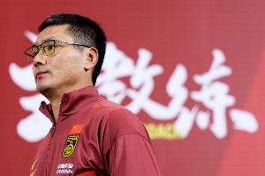 董路谈国足0-5惨败：邵佳一以为能点石成金？要是球员是石灰呢？
